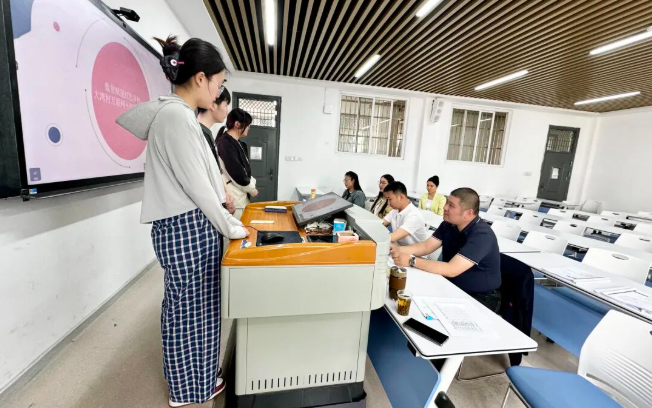 江淮创业研究院副院长朱琰受邀担任第十五届全国大学生电子商务“创新、创意及创业”挑战赛蚌埠学院校赛评委