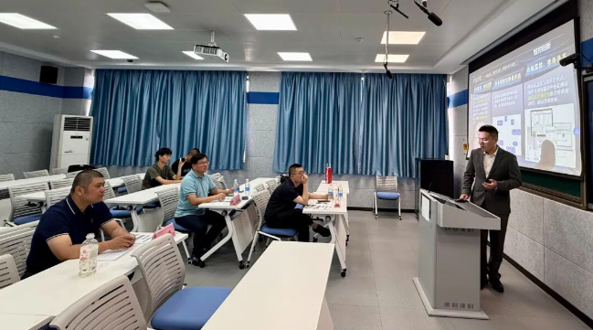 江淮创业研究院副院长朱琰受邀担任蚌埠医科大学大学生创新大赛（2025）校赛决赛评委